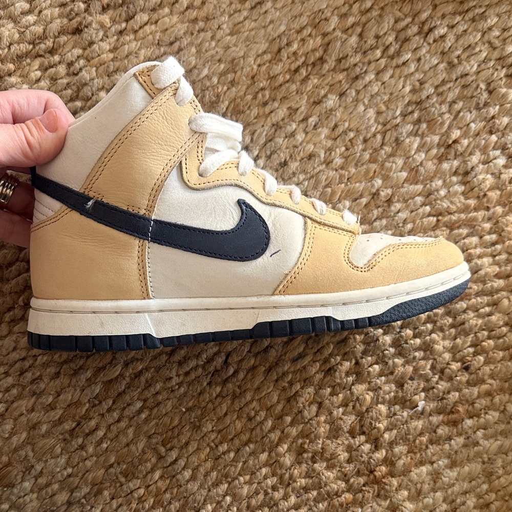 Nike Dunk High Premium Tan and White - Picture 3 of 6